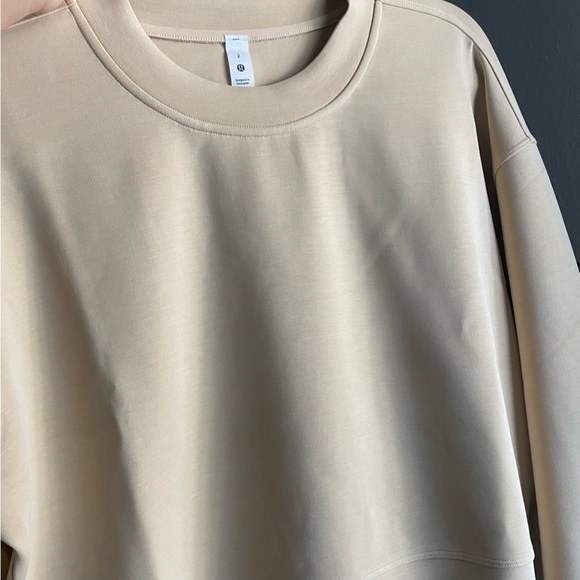 SOLD lululemon perfectly oversized cropped crew *softstreme *prosecco color - Picture 4 of 4